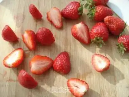 Make Strawberry with yogurt cake step 5