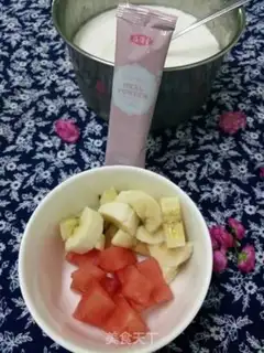 Make Powdered yogurt salad step 0