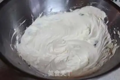 Make A teddy tiramisu cake step 3