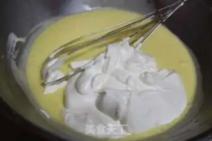 Make A teddy tiramisu cake step 4