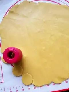 Make Strawberry jam cookies step 6