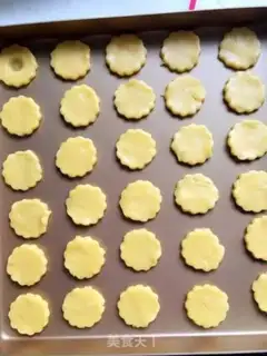 Make Strawberry jam cookies step 7