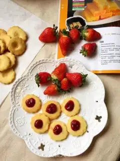 Make Strawberry jam cookies step 10