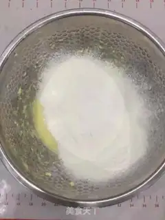 Make Roman shield cookies step 2