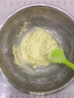 Make Roman shield cookies step 3
