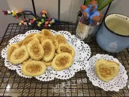 Make Roman shield cookies step 11
