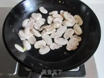 Make Sniffles, fried eggs step 4