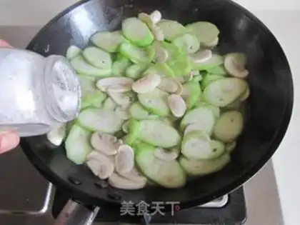 Make Sniffles, fried eggs step 6