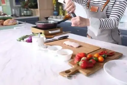 Make Strawberry sauce, black curd duck step 0