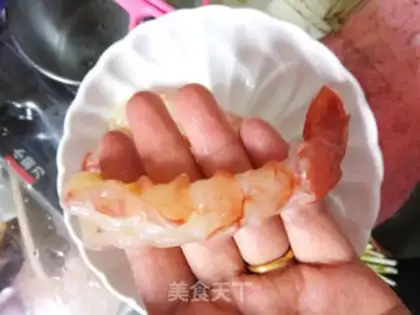Make A salad sauce with garlic shrimp step 2