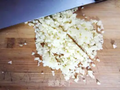 Make A salad sauce with garlic shrimp step 5