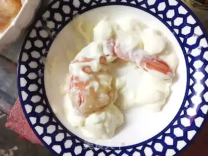 Make A salad sauce with garlic shrimp step 6