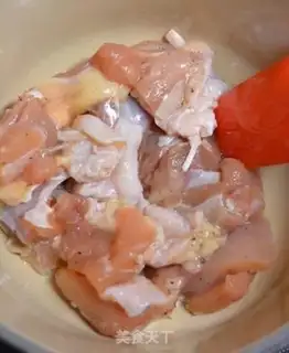 Make A nine-storey chicken and potatoes step 2