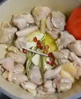 Make A nine-storey chicken and potatoes step 3