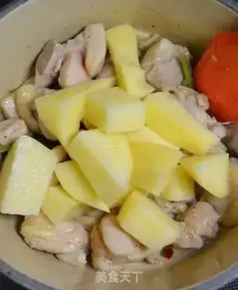 Make A nine-storey chicken and potatoes step 4