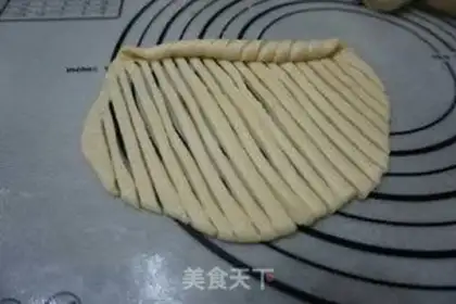 Make Chinese honey milk bread step 7