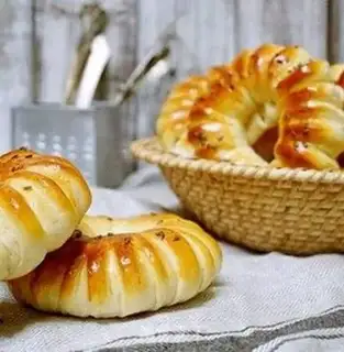 Make Chinese honey milk bread step 12