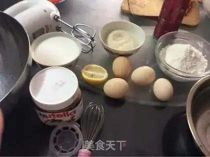 Make Chocolate sauce twirl cake step 0