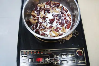 Make Red-tree walnut cake step 0
