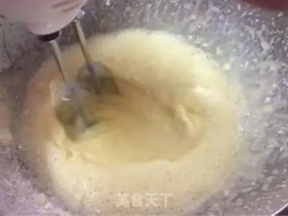 Make Chocolate sauce twirl cake step 4