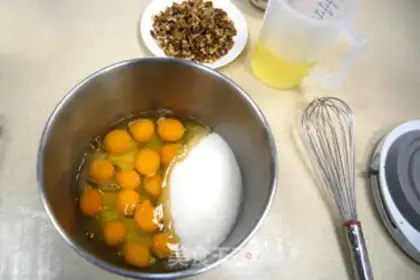 Make Red-tree walnut cake step 1