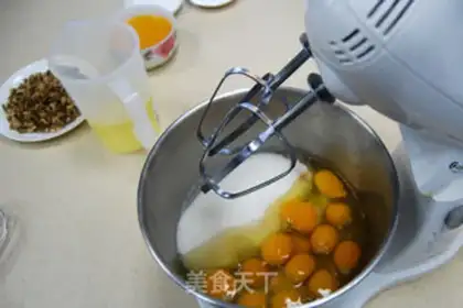 Make Red-tree walnut cake step 2