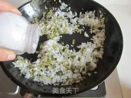 Make Snowball egg fried rice step 6