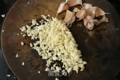 Make Garlic fried rice step 1