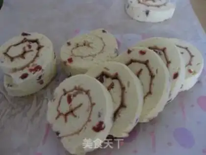 Make Cranberry Swiss roll step 19
