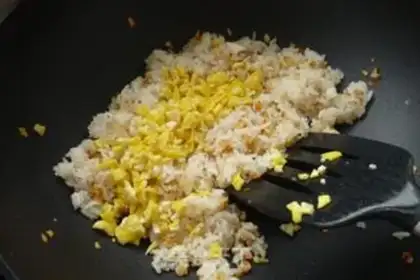 Make Garlic fried rice step 7