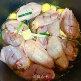 Make Chestnut chicken wings step 3