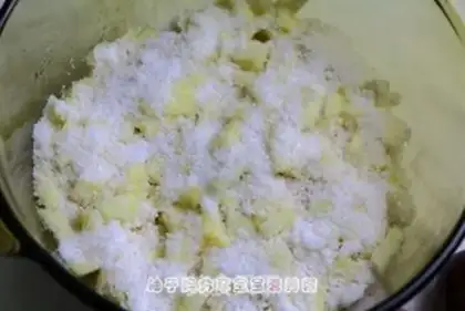 Make Apple pasta step 1