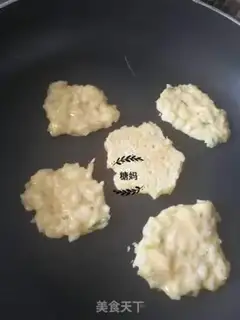 Make Shrimp vegetable rice cake step 1