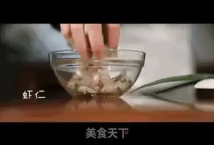 Make Delicious shrimp egg rolls step 1