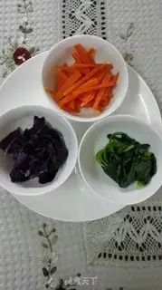 Make The baby eats vegetable noodles step 1