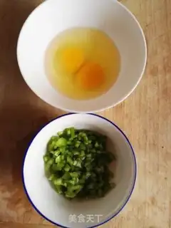 Make Pepper fried eggs step 1