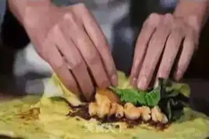 Make Delicious shrimp egg rolls step 6