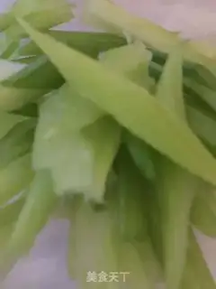 Make Celery with cashew nuts step 2