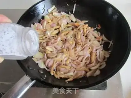 Make Onion-headed chicken silk step 4