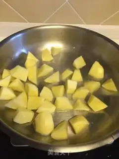 Make Curry potatoes and chicken step 3