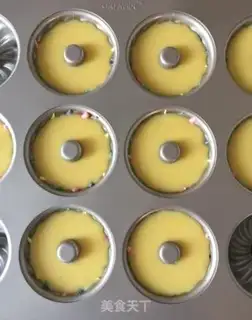 Make A multi-coloured cyclone cake step 15