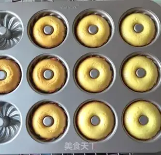 Make A multi-coloured cyclone cake step 16