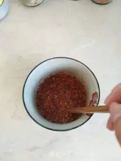 Make Homemade pepper oil step 3