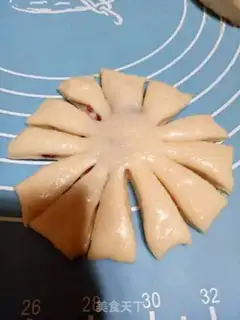 Make Rose-shaped bread step 3