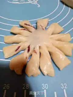 Make Rose-shaped bread step 4