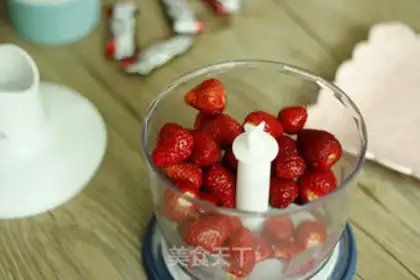 Make Strawberry chocolate ice cream step 3