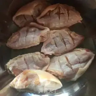 Make The honey is on the wings step 0