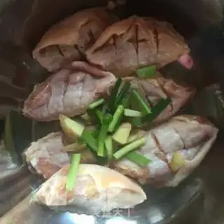 Make The honey is on the wings step 1