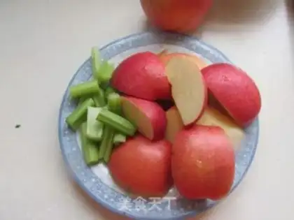 Make Apple vegetable juice step 2