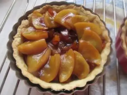 Make Caramel apple pie step 6